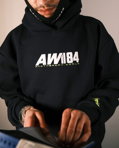 SIGNATURE HOODIE